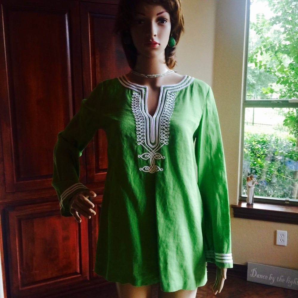 Green linen tunic